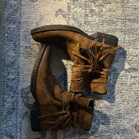 Zip up booties with fringe detail - Picture 3 of 5